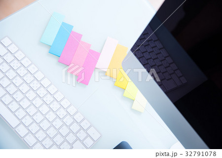 ビジネス　デスク　デザイン 32791078