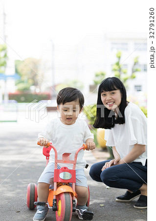 母親 育児 母親 育児 32791260