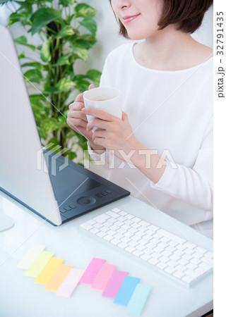 ビジネス デスク デザイン ビジネス デスク デザイン 32791435