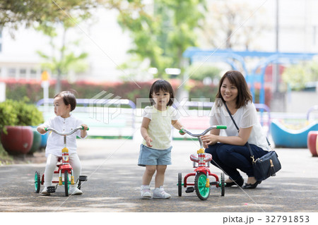 母親　育児　 32791853