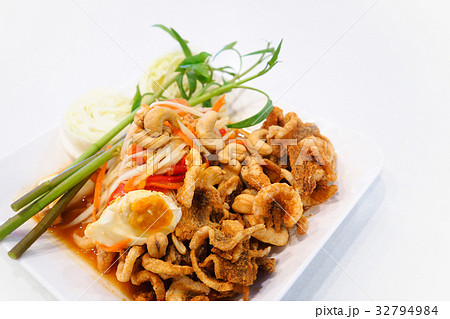 Papaya salad (somtum) Papaya salad (somtum) 32794984