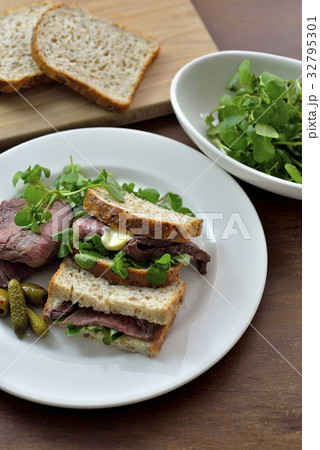 ローストビーフサンドイッチ/roast beef sandwich ローストビーフサンドイッチ/roast beef sandwich 32795301