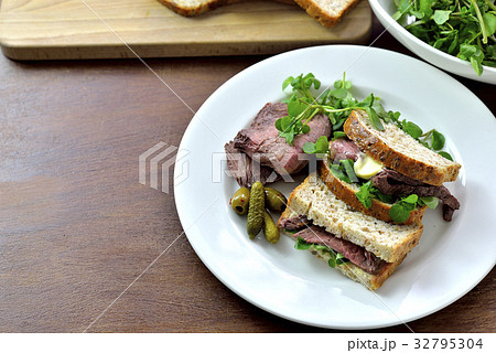 ローストビーフサンドイッチ/roast beef sandwich ローストビーフサンドイッチ/roast beef sandwich 32795304
