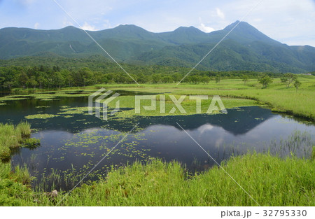 知床五湖の「一湖」(北海道斜里郡斜里町) 知床五湖の「一湖」(北海道斜里郡斜里町) 32795330