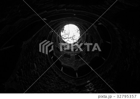 Initiation well at Quinta da Regaleira 32795357