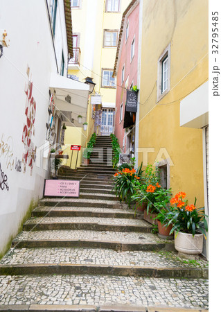 Walking around in Sintra (Portugal) 32795485