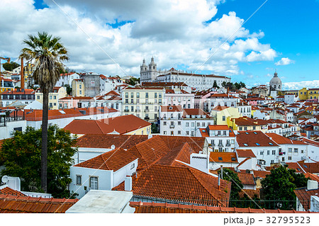 Views of the alfama (lisbon) Views of the alfama (lisbon) 32795523