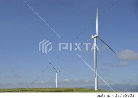 フランスの風力発電の風景 フランスの風力発電の風景 32795903