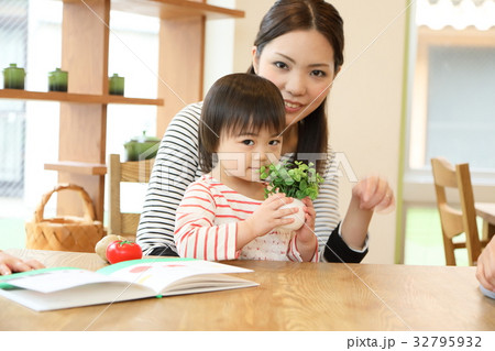 託児所　保育　イメージ　 32795932