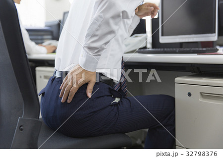腰痛 ビジネスマン 腰痛 ビジネスマン 32798376