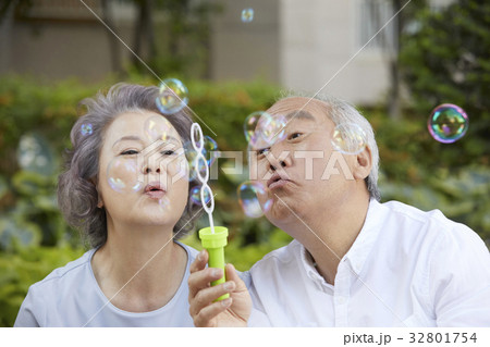 60代 屋外 室外 32801754