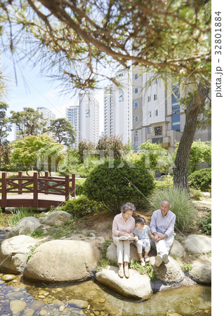 60代 韓国人 おばあちゃん 32801884