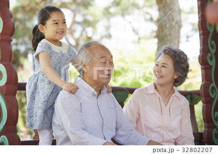 60代 少女 韓国人 32802207