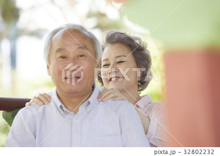 60代 大人 成人 32802232