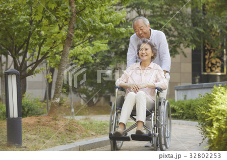 60代 韓国人 おばあちゃん 32802253