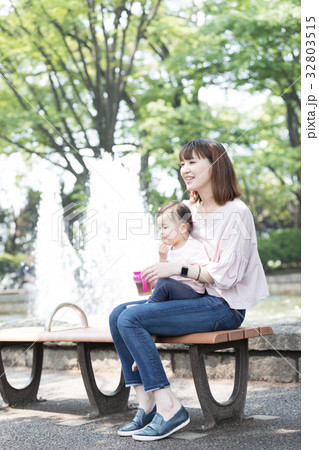 母親 育児 母親 育児 32803515