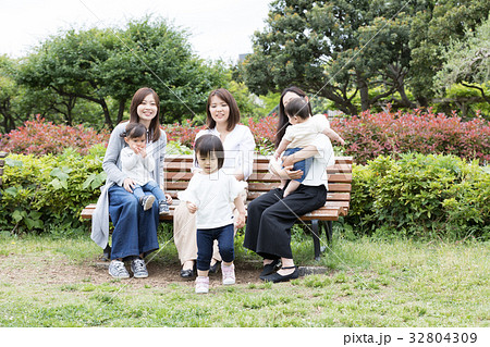 ママ友　母親　育児　 32804309