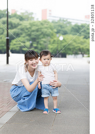 母親　育児　 32805138
