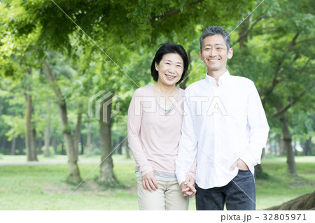 新緑　シニア　オシドリ夫婦　 32805971