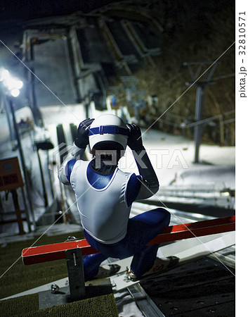 スキージャンプ　スタート 32810571