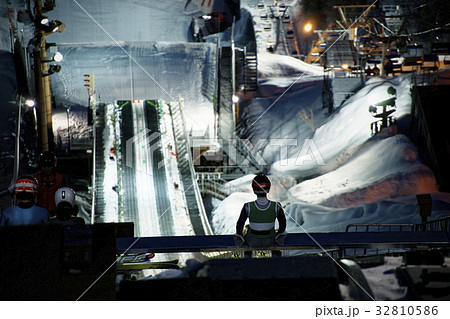 スキージャンプ　スタート 32810586