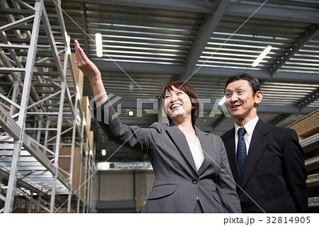 物流　倉庫　働く人々　 32814905