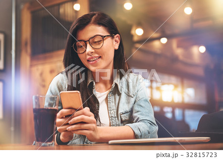 Portrait of smiling girl that expressing 32815723