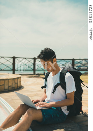 Digital nomad  32815728