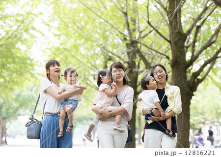 ママ友　母親　育児 32816221