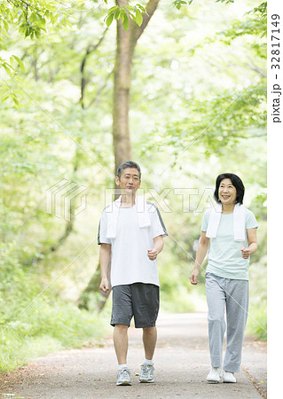 新緑　シニア　運動　 32817149