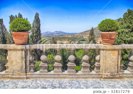 Garden terrace and beautiful landscape, Italy Garden terrace and beautiful landscape, Italy 32817279