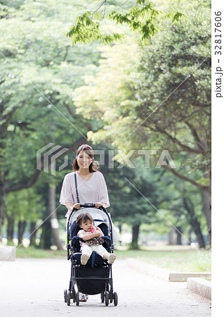 母親 育児 母親 育児 32817606