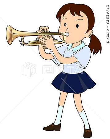 トランペットを吹く女子生徒のイラスト素材 32819721 Pixta