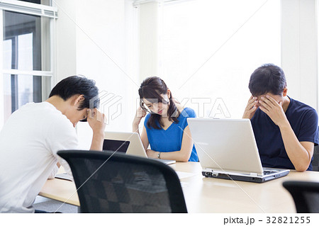 会議 打合せ 煮詰まる 32821255