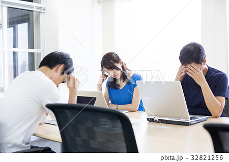 会議 打合せ 煮詰まる 32821256