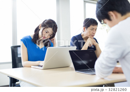 会議 打合せ 煮詰まる 32821260