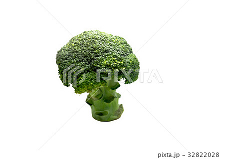 Fresh organic raw broccoli isolated 32822028