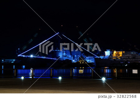 横須賀港 アメリカ海軍 イージス艦 ラッセン Destroyer-LASSEN ミサイル駆逐艦 夜景 横須賀港 アメリカ海軍 イージス艦 ラッセン Destroyer-LASSEN ミサイル駆逐艦 夜景 32822568