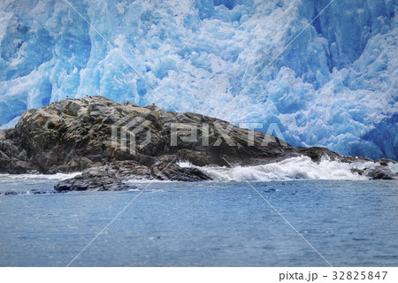 Glaciers and iceberg Glaciers and iceberg 32825847