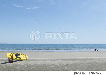 ビーチにて 32828775