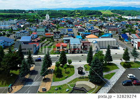美瑛　四季の塔より美瑛町の町並みを望む 32829274