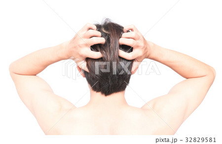 Closeup man hand itchy scalp, Hair care concept 32829581