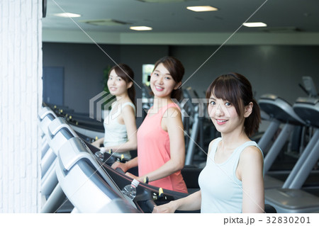 フィットネスジム　イメージ　 32830201