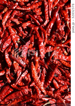 Dry roasted the chillies pepper 32832378
