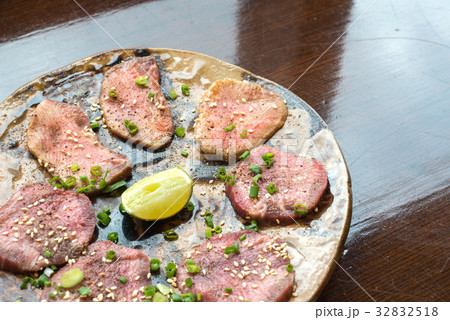Barbecue sliced beef tongue  32832518