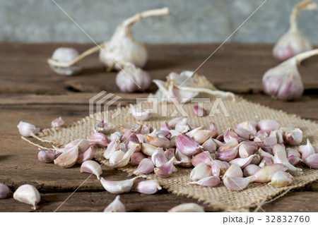garlic on old wooden table with old wallpaper garlic on old wooden table with old wallpaper 32832760