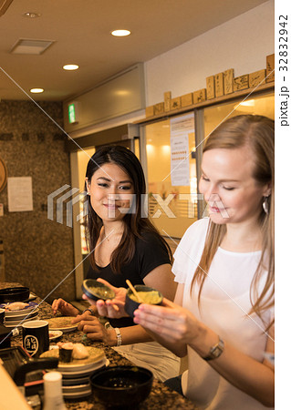 インバウンドツーリスト　イメージ 32832942