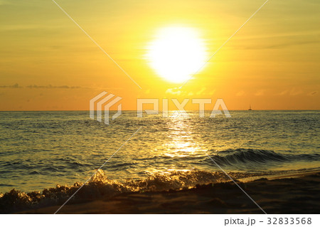 宮古島 与那覇前浜ビーチ 夕景 宮古島 与那覇前浜ビーチ 夕景 32833568
