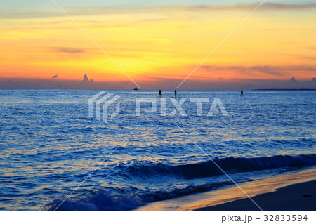 宮古島 与那覇前浜ビーチ 夕景 宮古島 与那覇前浜ビーチ 夕景 32833594