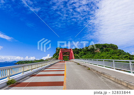 シーサーと伊計大橋 32833844